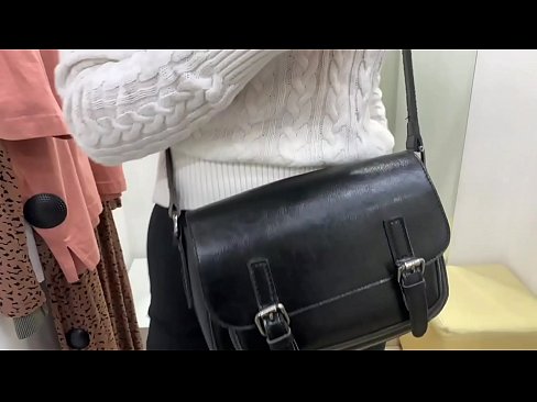 ❤️ Фитинг бөлмөсүндө жаш канчык FeralBerryди дилдо менен коомдук мастурбациялоо ❤️❌ Порно vk боюнча бизде ☑